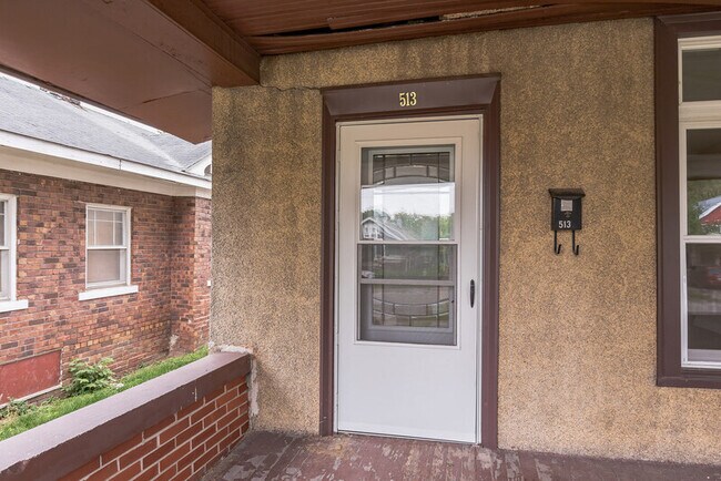 Foto del edificio - 513 N Cedar St