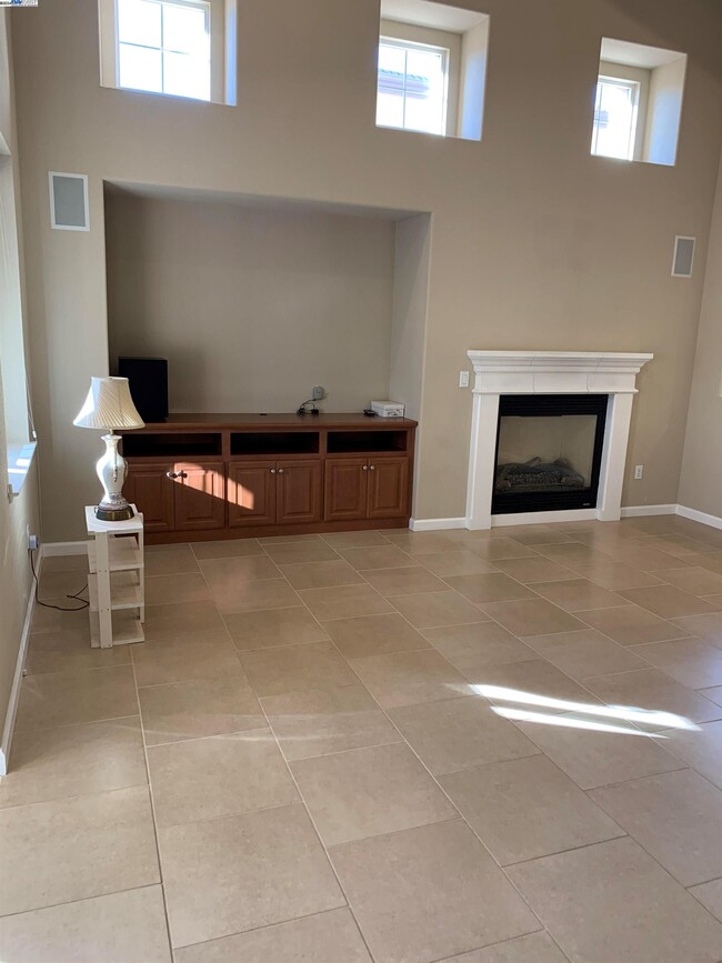 Building Photo - 574 Dovecote Ln