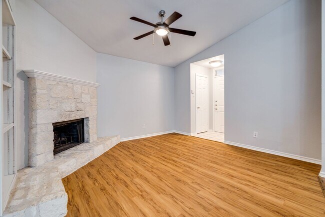 Building Photo - Pointe  360 222 - Go West - 2222 / 360 - Hill Country Paradise - 2bd / 2ba - Garage  - Pool - Nat...