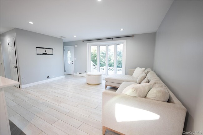 Building Photo - 275 Longvue Terrace