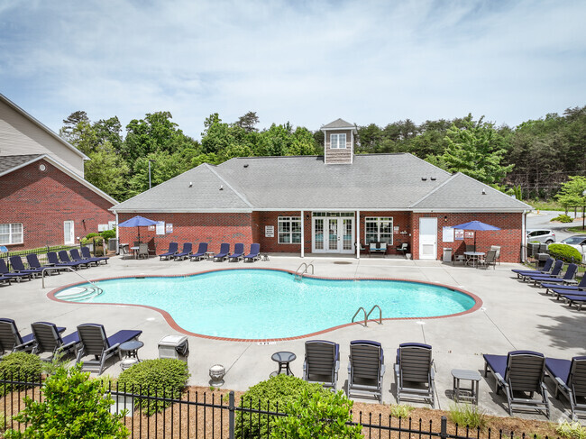 Piscina - Legacy Park Apartments