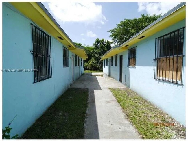 Building Photo - 1320 NW 5th Ave