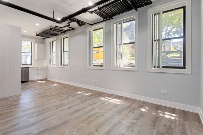 Building Photo - 1320 W Birchwood Ave