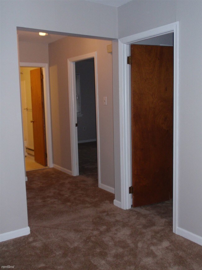 Building Photo - 623 Meadowbrook Ave