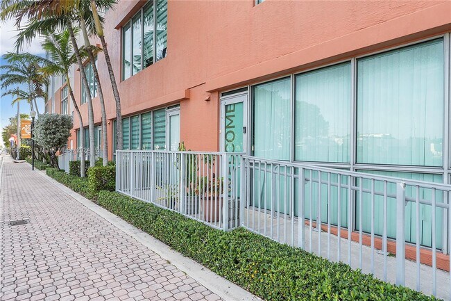 Foto del edificio - 2100 Van Buren St
