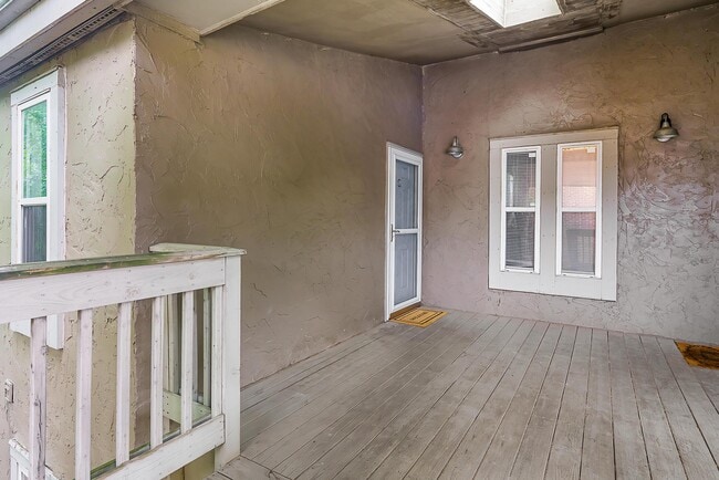 Building Photo - 945 Quay Ave