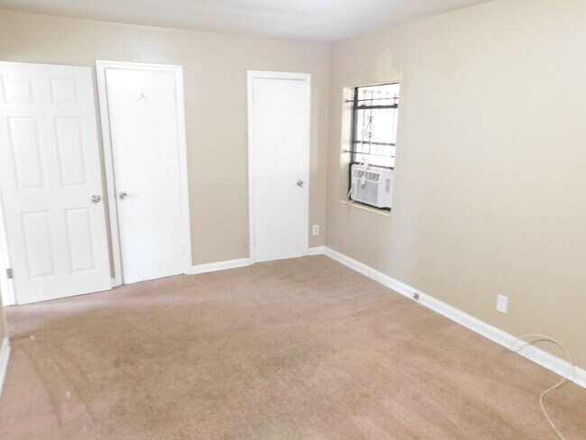 Building Photo - Classic 3 bedroom Ranch style home in Nort...