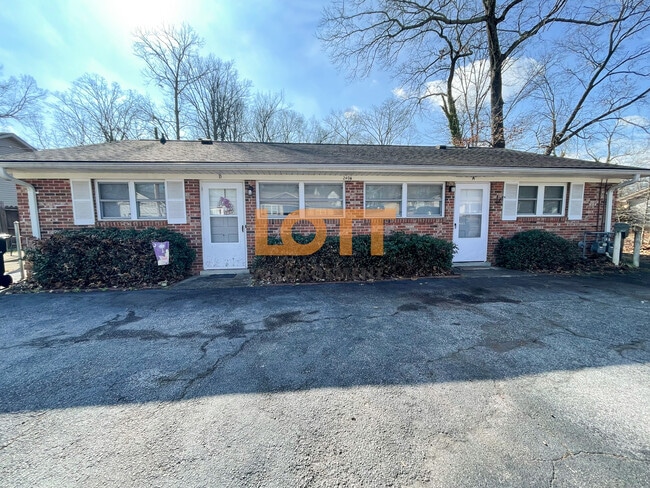 Building Photo - 2404 E Lee Rd