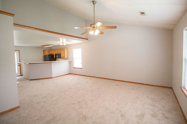 Building Photo - 5561 Pinehurst Ln