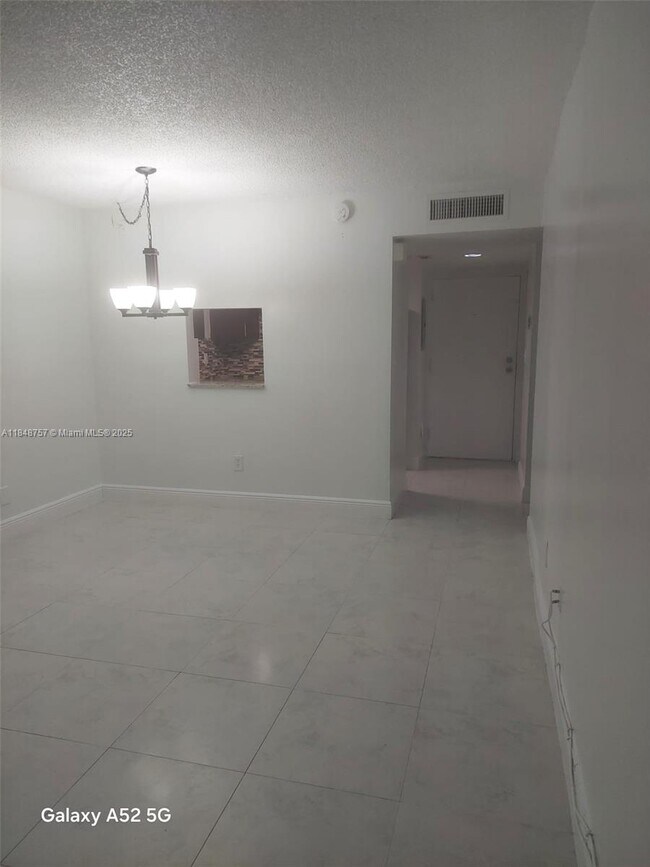 Foto del edificio - 14421 N Kendall Dr