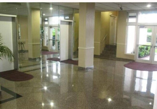 Foto del edificio - 200 S Birch Rd
