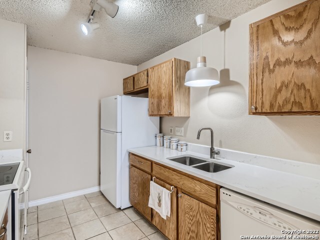 Building Photo - 12014 Stoney Summit