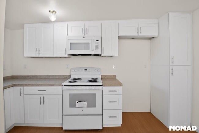 Building Photo - Charming 2 Bedroom 1 Bath Apartment For Rent