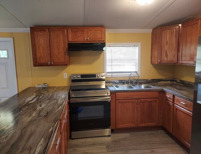 Foto del edificio - 308 Lilly Ln