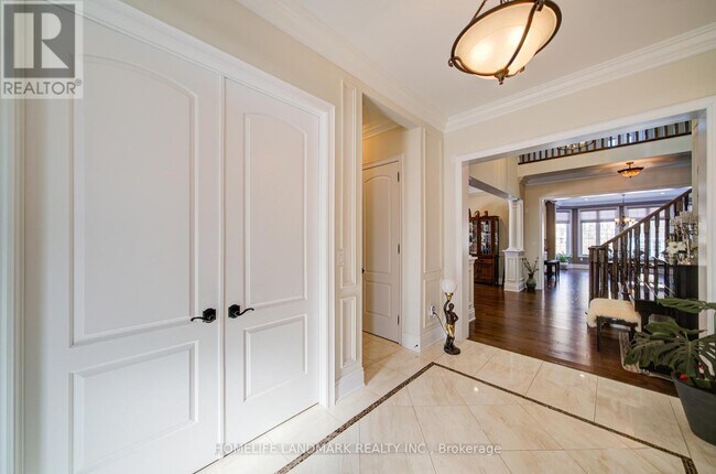 Photo du bâtiment - 6 Stollery Pond Cres