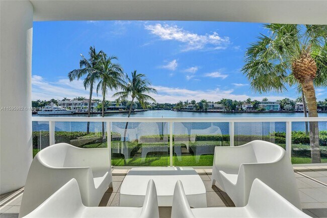 Foto del edificio - 3801 NE 207th St