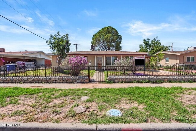 Building Photo - 5736 Sun Valley Dr