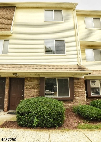 Primary Photo - 403 Orchard Meadows Dr S