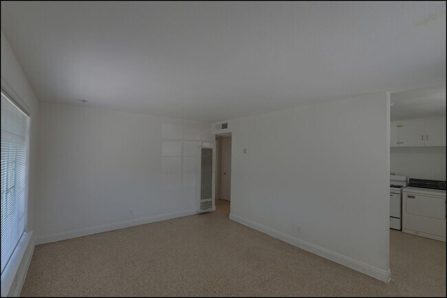 Building Photo - 810 Heisig Ave