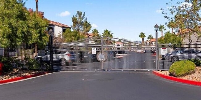 Foto del edificio - 950 Seven Hills Dr