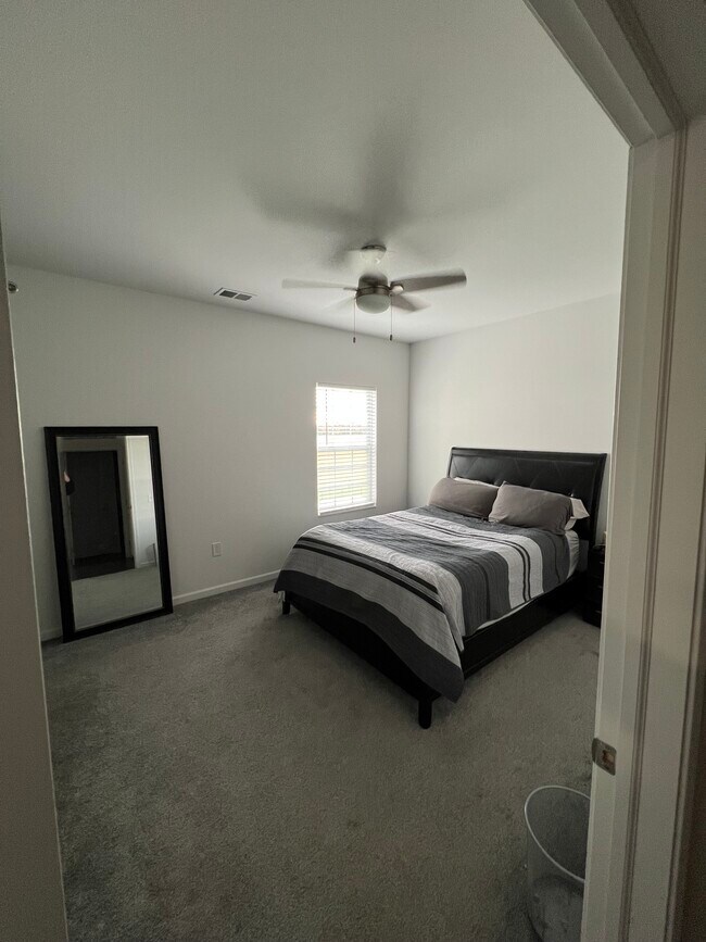 Main bedroom with walk-in closet - 12333 Waterstone Ln