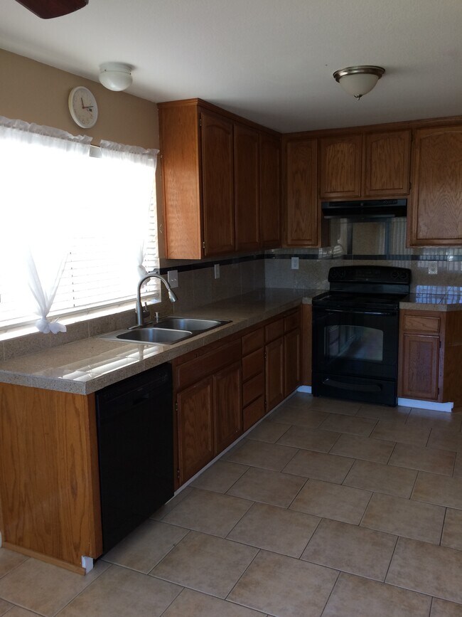 Building Photo - 1530 Northwood Dr