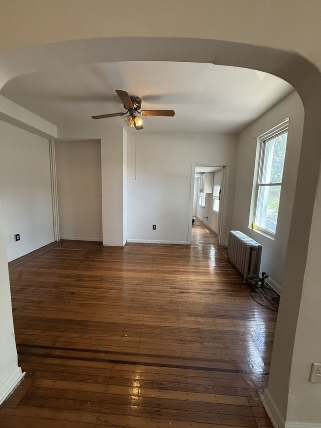 Building Photo - Comfortable 3BR Home Near Transportation – Available Now