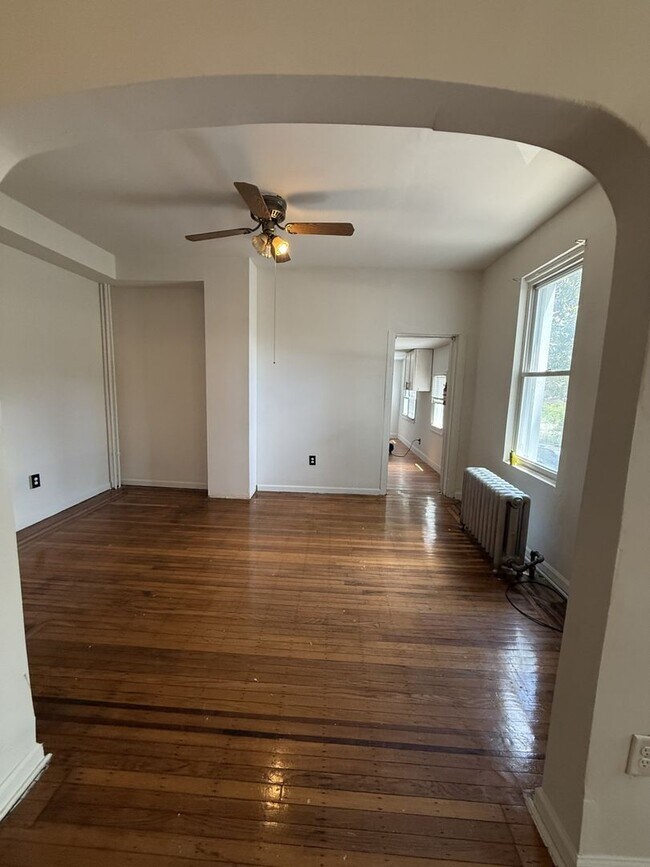Foto del edificio - Comfortable 3BR Home Near Transportation – Available Now