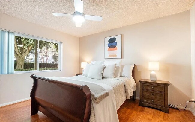 Building Photo - 7525 Charmant Dr