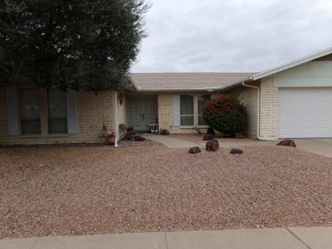 Building Photo - Sunland Village 55+ Community