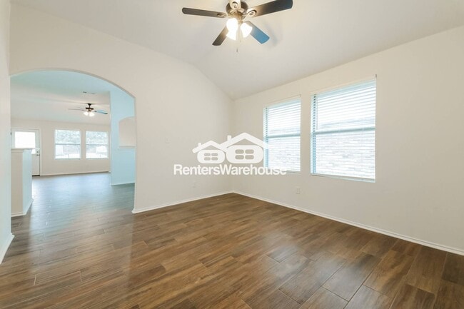 Foto del edificio - 1096 Oakbrook St