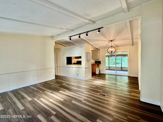 Foto del edificio - 13716 John Williams Rd