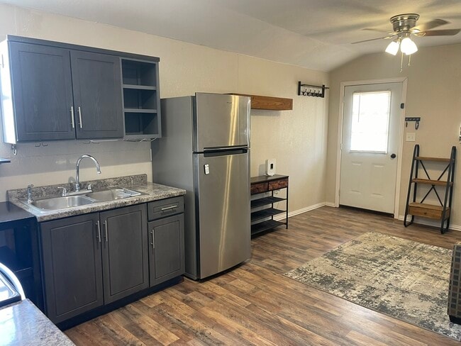 Building Photo - Cabin B