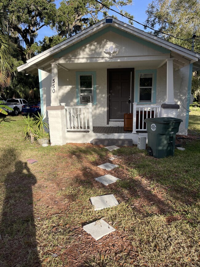 Building Photo - 550 Live Oak Ave