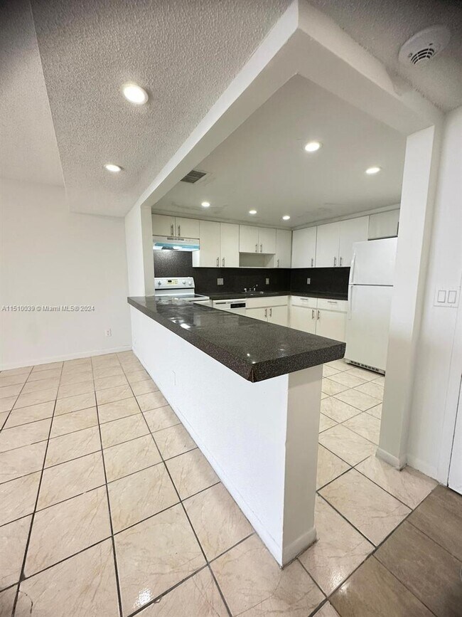 Foto del edificio - 13499 Biscayne Blvd