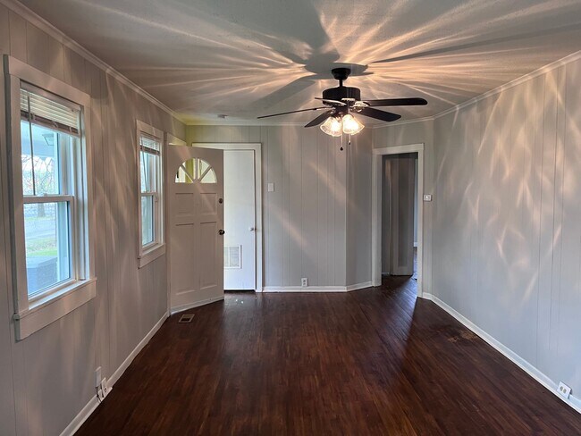 Foto del edificio - Cute 3 bedroom, 1 bath in Madison