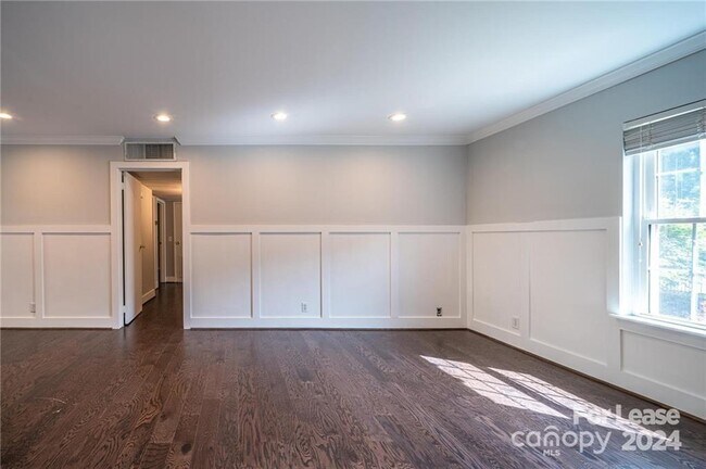 Foto del edificio - 2626 Park Rd