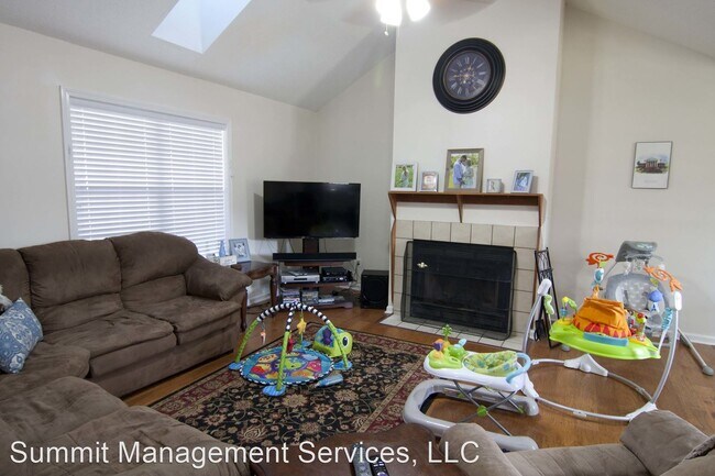 Building Photo - 3 br, 2 bath House - 300 Thacker Loop