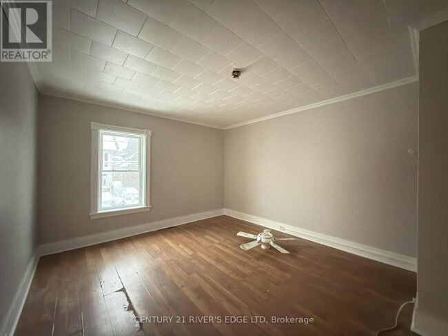 Building Photo - 6 Pearl St E