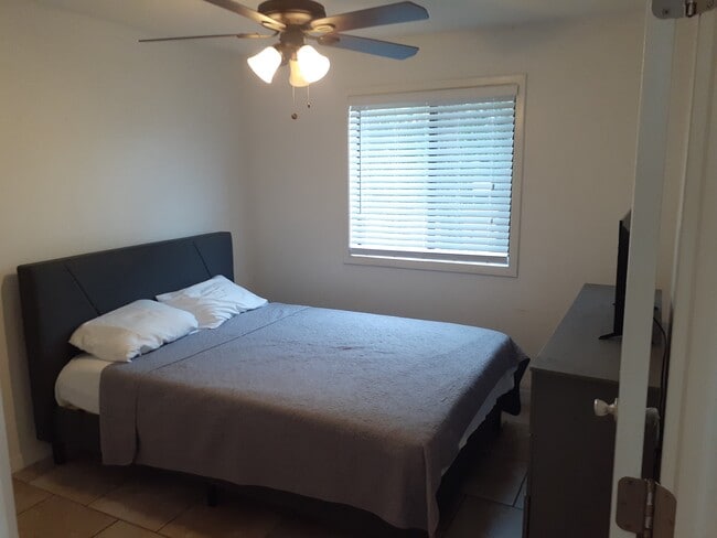 Building Photo - 2200 Hill St