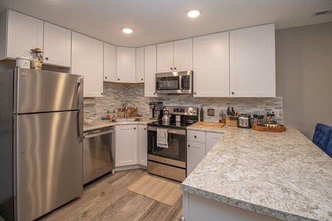 Building Photo - 301 Sanford Ave