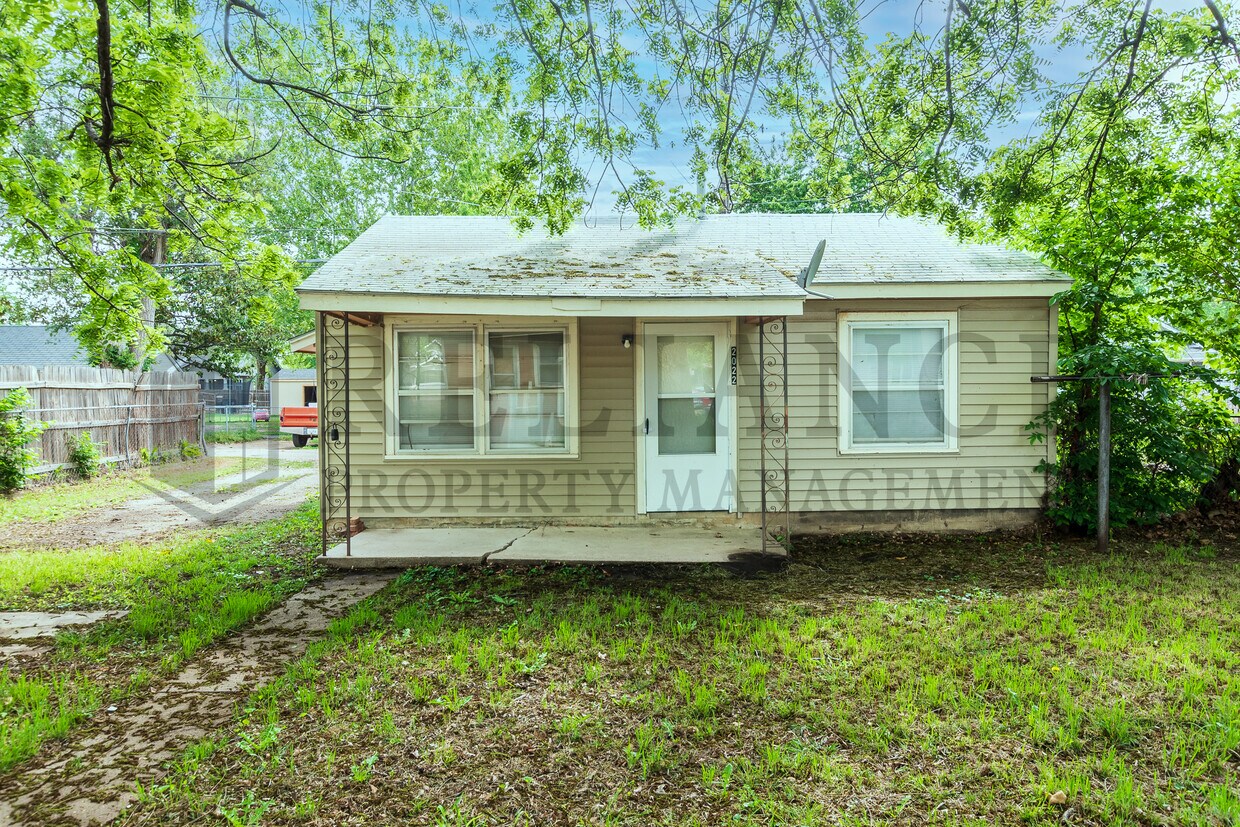 Primary Photo - 2022 S Main St