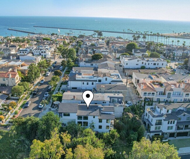 Building Photo - 30+ Day Fully Stylishly furnished & Tastefully designed Newport Beach Vacation Rental