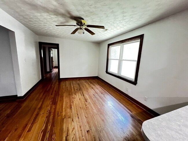 Building Photo - 3508 Linnet Ln