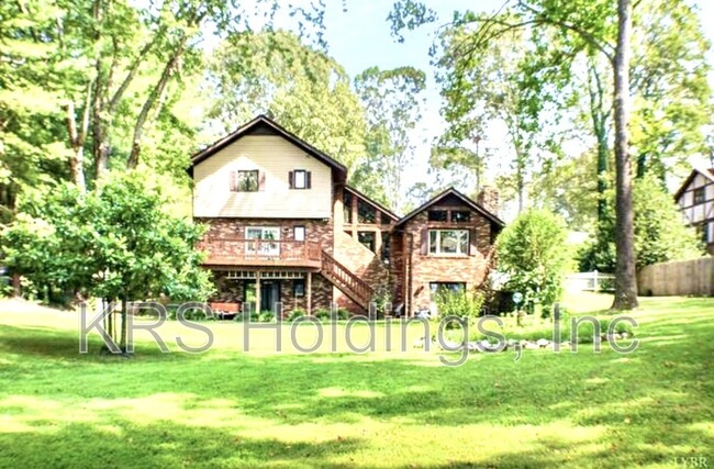 Building Photo - 371 Lake Forest Dr