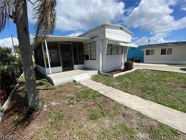 Foto del edificio - 121 Coachlight Ln