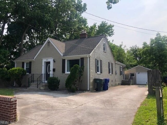 Building Photo - Colonial Heights