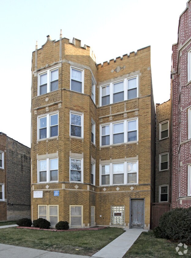 Foto del edificio - 6121-6123 N Fairfield Ave