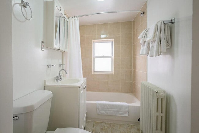 Foto del edificio - 241 Massachusetts Ave NE