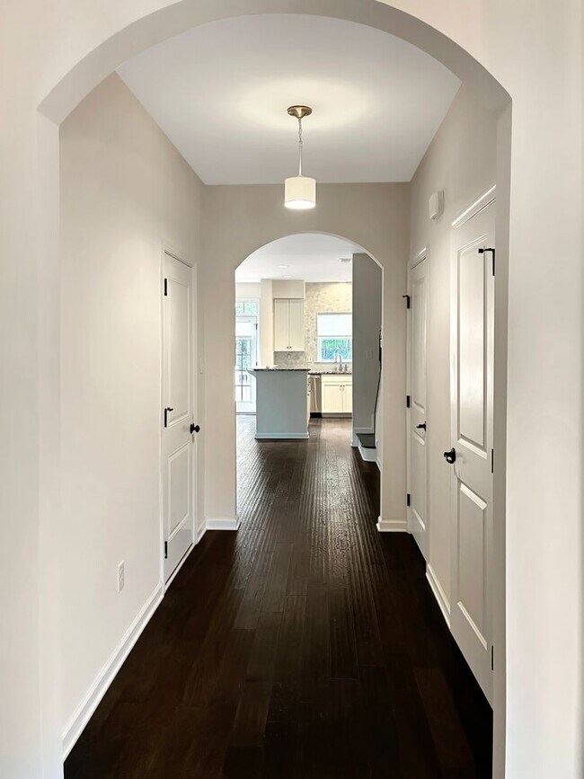 Foto del edificio - Modern and Luxurious 3 Bed/2.5 Bath in Atlee